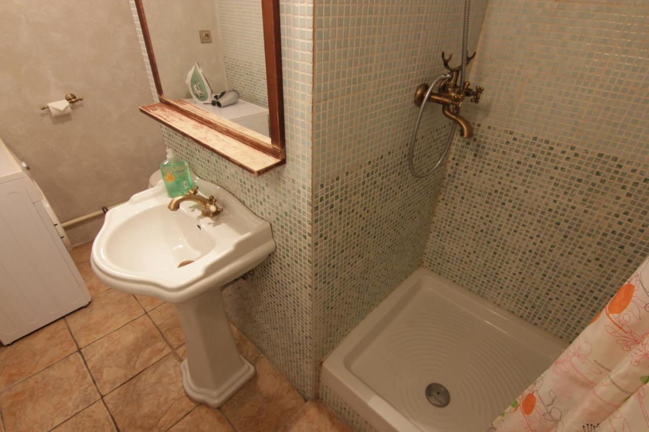 Cool 1 Bedroom Prokopska Apartment In Mala Strana Praga Esterno foto