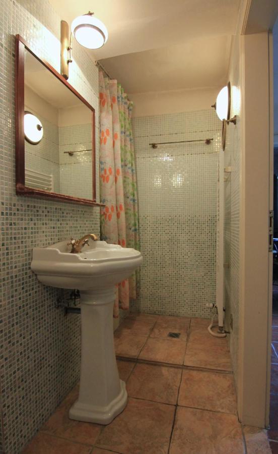 Cool 1 Bedroom Prokopska Apartment In Mala Strana Praga Esterno foto